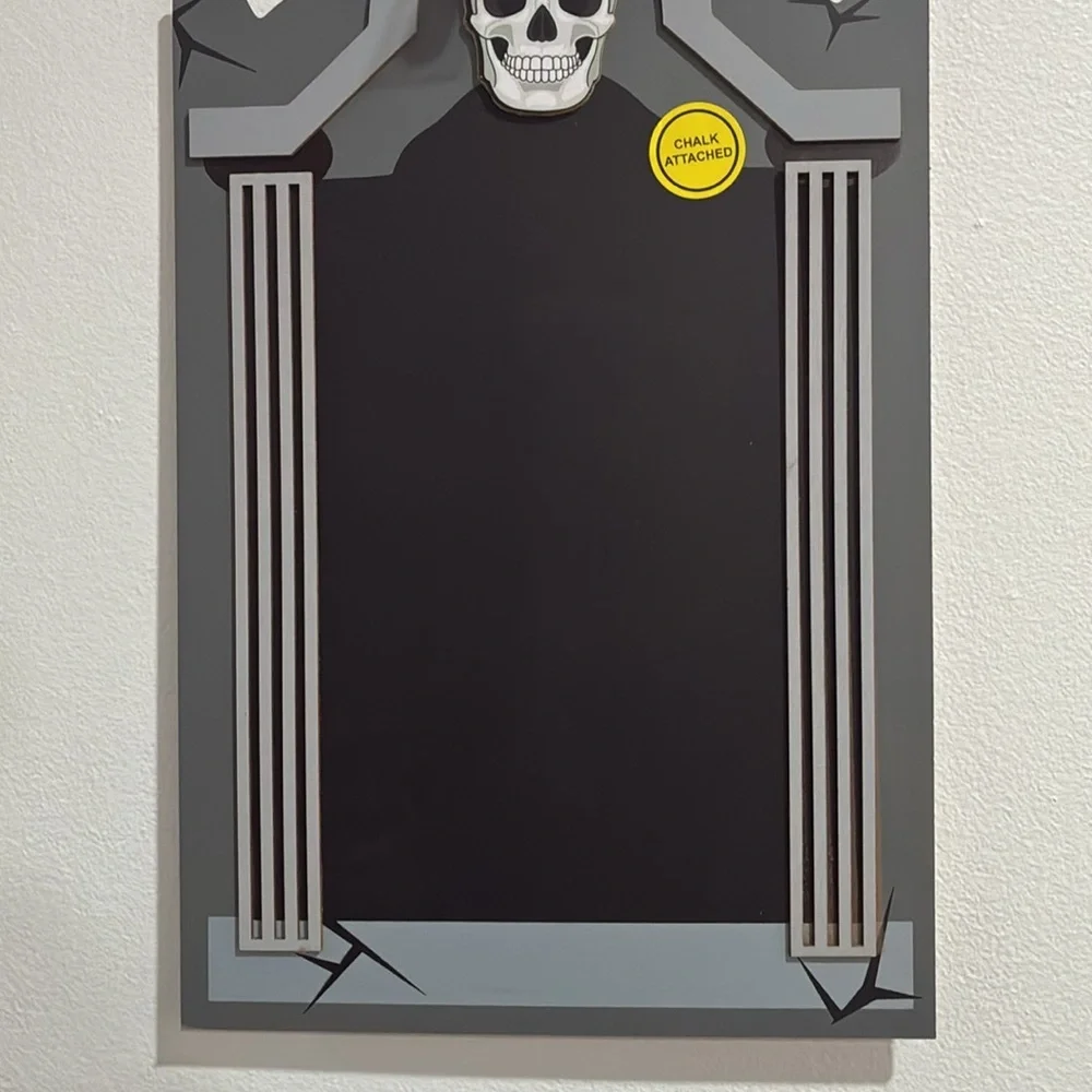 NWT- Skull- Tombstone/Crypt 🪦Design Wooden Hanging Chalkboard w/ Chalk